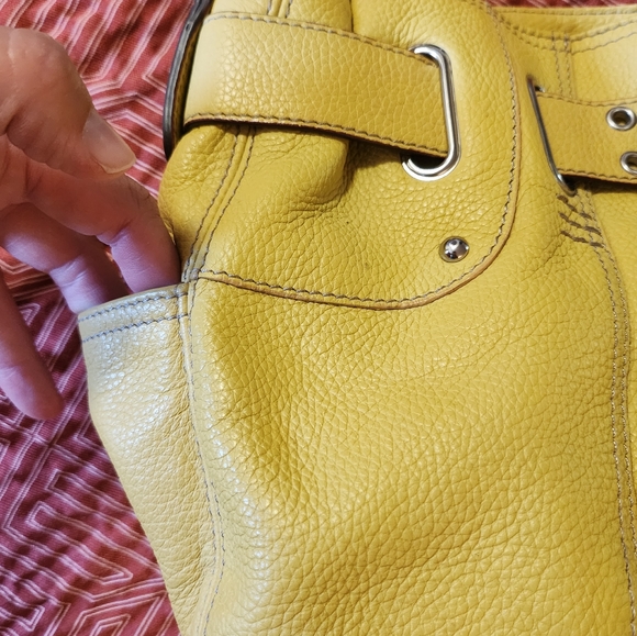**TIGNANELLO** yellow leather shoulder bag with built-in wallet. - Picture 7 of 14